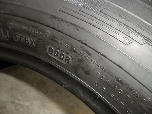 ยาง MICHELIN 235/55R17 ปี08 สวยๆ 1 คู่ ยาง MICHELIN 235/55R17 ปี08 สวยๆ 1 คู่