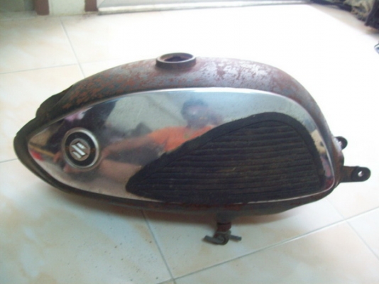 +-+-+ขายถังน้ำมัน suzuki A100 mark 3+-+-+