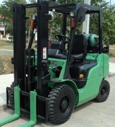 ขายฟอร์คลิฟท์ 2.5 ตัน  เสา 3 เมตร เครื่องเกียร์ดีพร้อมใช้ ราคาเบาๆ ครับ 081-3535-948