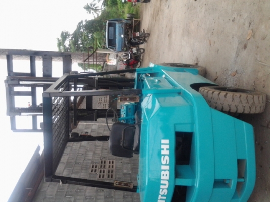 โฟล์คลิฟท์ 3.5 ตัน เครื่องดีแรงรีบหน่อยนะครับสุดๆแล้ว