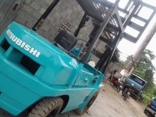 โฟล์คลิฟท์ 3.5 ตัน เครื่องดีแรงรีบหน่อยนะครับสุดๆแล้ว