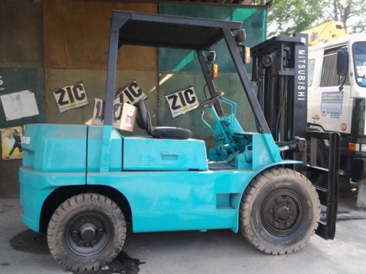 โฟล์คลิฟท์ 3.5 ตัน เครื่องดีแรงรีบหน่อยนะครับสุดๆแล้ว