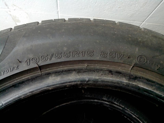 ขายยางนอก BRIDGESTONE 195/55/R15 85 V มี 4 เส้น