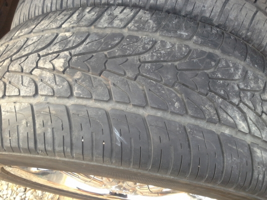 ขายล้อ 20 6รู เงาๆ สวยๆ พร้อมยางครับ