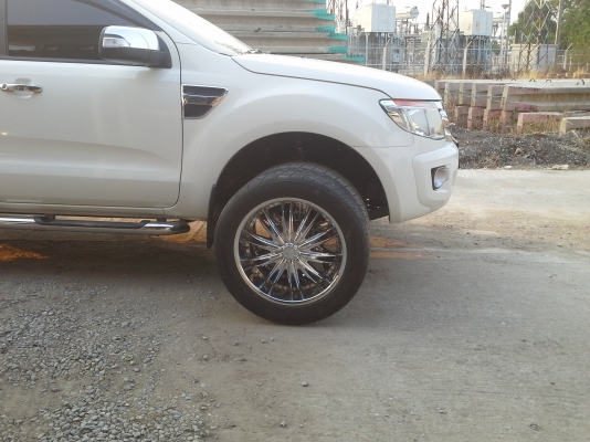 ขายล้อ 20 6รู เงาๆ สวยๆ พร้อมยางครับ