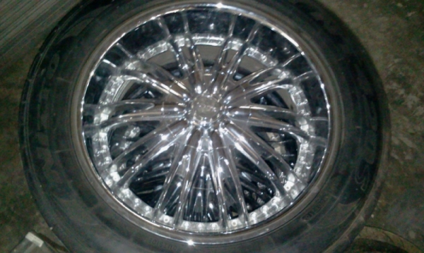 ขายล้อ 20 6รู เงาๆ สวยๆ พร้อมยางครับ