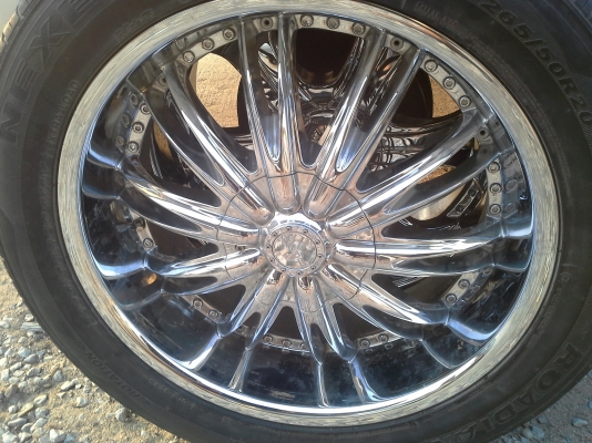 ขายล้อ 20 6รู เงาๆ สวยๆ พร้อมยางครับ