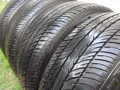ขายยาง MICHELIN VIVACY 215/60/16 ปี11 (1ชุด) ราคา 3,600 ดูของแถวปากเกร็ด สนใจติดต่อ 090-676-4651 เบียร์