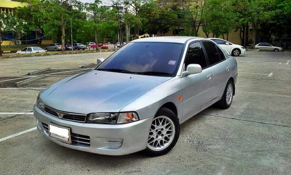 MITSUBISHI LANCER 1.5 GLXi ท้ายเบนซ์ เกียร์ออโต้ ปี 96 สีบรอนซ์ แก๊สLPGราคา 148,000 บาท