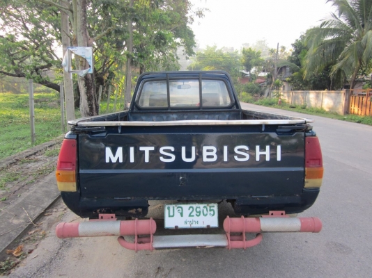 Mitsubishi L200 เฉินหลงเบนซิน 4ขอ ปี 1979 Mitsubishi L200 เฉินหลงเบนซิน 4ขอ ปี 1979