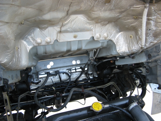 ขาย 6 ล้อฮีโน่ เมก้าเครน Super Z 3 ตันท้อง V 175 แรง ยาว 5.80 ม. ปี 2005 สภาพสวยจัดกว่า 90\% เครื่องแน่น คัสซีสวยกิ๊ป รถใช้น้อย วิ่ง 8X,XXX โล พร้อมใช้ สนใจชมรถก่อนได้ครับ