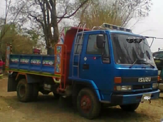 ISUZU ROCKY 195 HP 6HE1 หกล้อดั๊มพ์ ช่วงล่างใหญ่คัชซีสวยมาก ยาง 8.25 ขอบ 16 สภาพดีพร้อมใช้งาน เครื่องแน่นแรงดีไม่เยิ้ม ภายในเก๋งคอนโซลสวยครบพร้อม เครื่องเสียง แอร์เย็น พ.เพาเวอร์ ก.ไฟฟ้า เบรคทริ๊ปฟี้ กระบะดั๊มพ์เหล็ก 6 ตันยิงหน้าสภาพอย่างสวย เอกสารทะเบียน