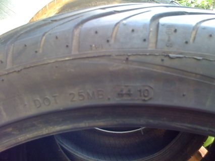 ยางขอบ18 225 40 18ปี4410มี1ชุดเหมาะเอาไปใส่เเก้ขัดครับ