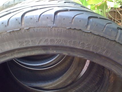 ยางขอบ18 225 40 18ปี4410มี1ชุดเหมาะเอาไปใส่เเก้ขัดครับ