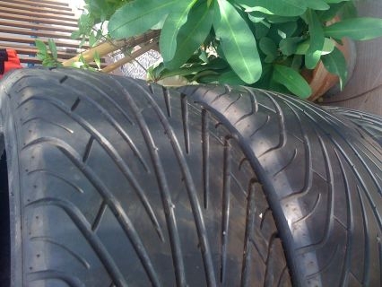 ยางขอบ18 225 40 18ปี4410มี1ชุดเหมาะเอาไปใส่เเก้ขัดครับ