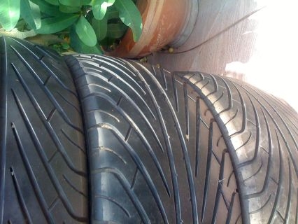 ยางขอบ18 225 40 18ปี4410มี1ชุดเหมาะเอาไปใส่เเก้ขัดครับ