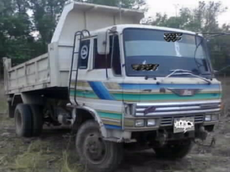 HINO F17 - 195 HP HO7D TURBO หกล้อดั๊มพ์ กระบะดั๊มพ์เหล็ก 6 ตันยาว 3.80 เมตร ช่วงล่างยาง 9.00 ขอบ 20 เครื่องแน่นดีแรงดี ภายในหัวเก๋งคอนโซลครบ พวงมาลัยเพาเวอร์ คัชซีไม่แตกไม่บวมสภาพดีพร้อมบรรทุกพร้อมใช้งาน เอกสารทะเบียนครบพร้อมโอน ราคาต่อรองได้ครับ