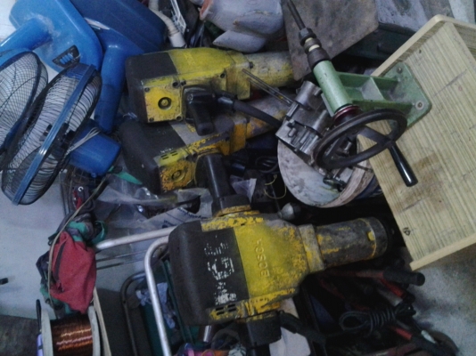 แย็กไฟฟ้าพร้อมใช้งาน  มีดอกพร้อม