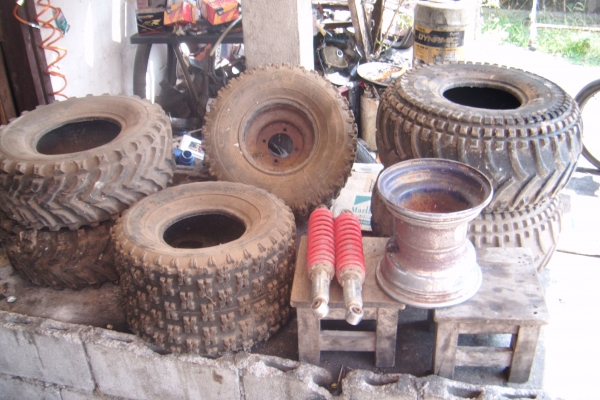 ขายอะไหล่ยาง atv ไม่แพง แยกขายครับyf200