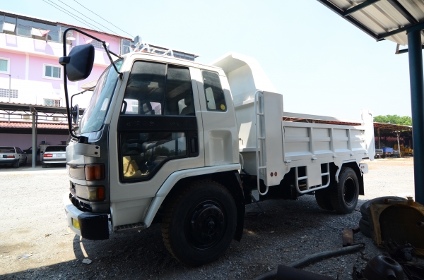 ขายด่วน ISUZU ROCKY 6 ล้อดั้ม รถประกอบ