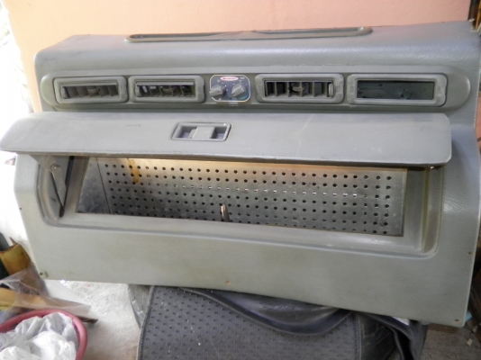 ตู้แอร์ พร้อมช่องแช่น้ำและเบียร์เย็นๆ มอเตอร์แรงๆ