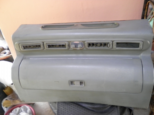 ตู้แอร์ พร้อมช่องแช่น้ำและเบียร์เย็นๆ มอเตอร์แรงๆ