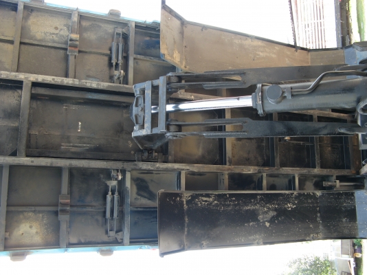 ขายดัมพ์ 12 ล้อ อีซูซุ เดก้า 320 แรง 6 ม. ปี 2006 พ.เพาเวอร์ แอร์เย็น สภาพเดิมสวย พร้อมใช้งาน   สนใจชมรถก่อนได้ครับ ติดต่อได้ที่ 081-9425443