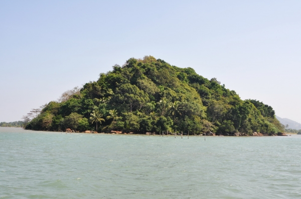 Private beach and a hill jutting out into the sea for sale. Cheap price ,Thailand Private beach and a hill jutting out into the sea for sale. Cheap price ,Thailand