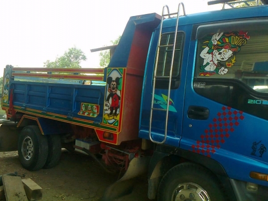 ISUZU DECA 195 HP 6HE1 หกล้อดั๊มพ์ รุ่นท็อปสุดสวยสุด สภาพดีสวยจัดพร้อมชุดแต่งเต็มคัน ภายในสวยครบ เครื่องเสียง แอร์เย็น พ.เพาเวอร์ ก.ไฟฟ้า เบรคทริ๊ปฟี้ กระบะดั๊มพ์เหล็ก 6 ตันยิงหน้่า ช่วงล่างใหญ่คัชซีสวย ยาง 8.25 ขอบ 16 พร้อมบรรทุกพร้อมใช้งาน เอกสารทะเบียน