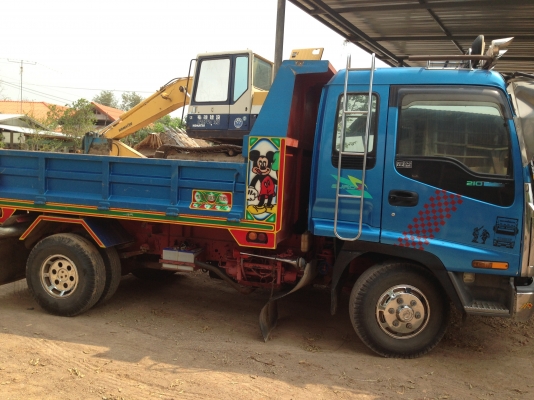 ISUZU DECA 195 HP 6HE1 หกล้อดั๊มพ์ รุ่นท็อปสุดสวยสุด สภาพดีสวยจัดพร้อมชุดแต่งเต็มคัน ภายในสวยครบ เครื่องเสียง แอร์เย็น พ.เพาเวอร์ ก.ไฟฟ้า เบรคทริ๊ปฟี้ กระบะดั๊มพ์เหล็ก 6 ตันยิงหน้่า ช่วงล่างใหญ่คัชซีสวย ยาง 8.25 ขอบ 16 พร้อมบรรทุกพร้อมใช้งาน เอกสารทะเบียน