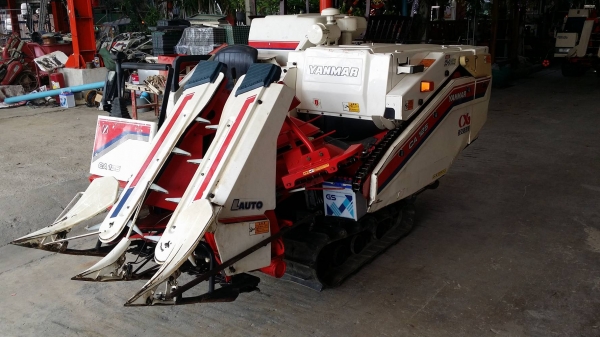 รถเกี่ยวข้าวพร้อมนวดข้าวในตัว แบบนั่งขับ เก่าญี่ปุ่น  YANMAR   รุ่น CA125 เกี่ยวข้าว 2 แถว