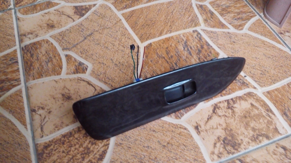 สวิทช์กดกระจก ฝั่งซ้าย Mitsubishi Lancer Cedia สวิทช์กดกระจก ฝั่งซ้าย Mitsubishi Lancer Cedia