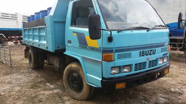 รถอีซูซุ 6 ล้อดั้ม NKR 88 แรงม้า. ปี 32.     สนใจติดต่อ  081 - 6079515