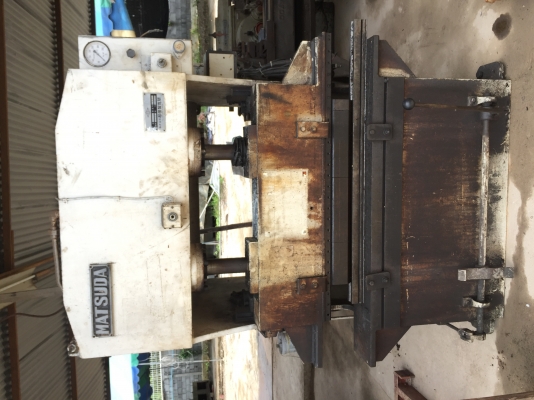 ขายเครื่องพับญี่ปุ่นไฮโดรลิค5ฟุตพับได้4.5ฟุต4-5มิลใบมีดครบราคาเบาๆ