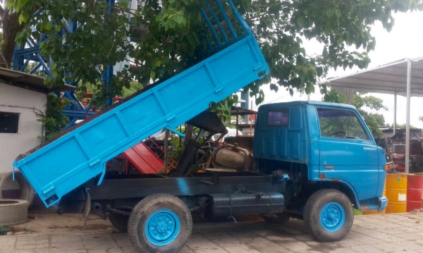 รถบรรทุก4ล้อ ดั้มซ์พร้อมใช้งานบรรทุกได้เยอะเครื่องแน่นดี มีเล่มทะเบียนชุดโอนพร้อม  สอบถามได้ครับ