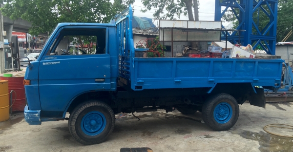 รถบรรทุก4ล้อ ดั้มซ์พร้อมใช้งานบรรทุกได้เยอะเครื่องแน่นดี มีเล่มทะเบียนชุดโอนพร้อม  สอบถามได้ครับ