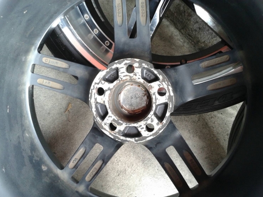 ขอบ18นิ้ว5รู114 หน้า8ตื้นหลัง9ลึก พร้อมยาง สวยๆ 4 ล้อ ราคา 8500 บาท