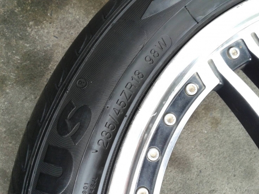 ขอบ18นิ้ว5รู114 หน้า8ตื้นหลัง9ลึก พร้อมยาง สวยๆ 4 ล้อ ราคา 8500 บาท