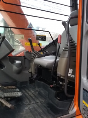 ขายรถเก่านอก ใช้งานน้อย HITACHI ZX 75 US สภาพเดิมๆ พร้อมใช้งาน