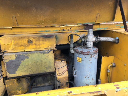 ขาย Atlas copco XA 90 พร้อมใช้งานลม 180 CFM สนใจ 0909527888 โจ้