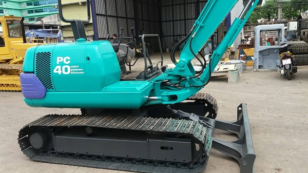 รถขุดKOMATSU รุ่น PC 40-7 พร้อมหัวกระแทรก รถขุดKOMATSU รุ่น PC 40-7 พร้อมหัวกระแทรก