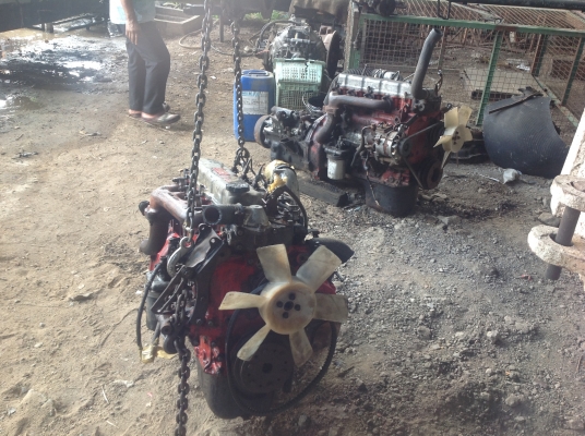 ขายเครื่อง wo4d.  Hino พร้อมเกียร์. มี 2 เครื่อง