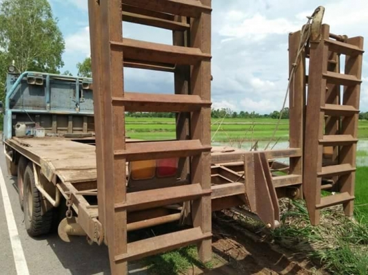 ขายรถเทรลเลอร์ หัวยาวช่วงล่างใหญ่ เครื่อง175แรง พ.เพาเวอร์ เบรกจิฟฟี่ มีบันไดขึ้นรถเกี่ยว สภาพพร้อมใช้งาน เอกสารเล่มทะเบียนพร้อมโอน สนใจโทร 090-8588220คุณนะ 093-3258446คุณบิว หรือเข้าดูสินค้าอื่นๆได้ที่ www.narong2truck.com หรือ www.truck.in.th/498 หรือเพ