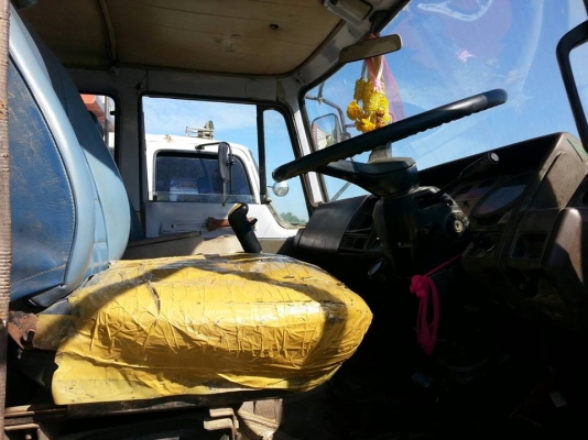 ขายรถดั้ม2เพลา HINO F18 เครื่อง185แรง สโลกลาง พาวเวอร์ จิฟฟี่ ภายในสวย สภาพพร้อมใช้งาน เอกสารถูกต้อง เล่มทะเบียนพร้อมโอน ราคา650,000 สนใจโทร 090-8588220คุณนะ 093-3258446คุณบิว หรือเข้าดูสินค้าอื่นๆได้ที่ www.narong2truck.com หรือ www.truck.in.th/498 หรือเ