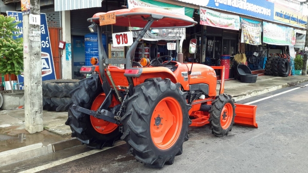 รถแทรกเตอร์มือสอง Kubota L4708 รถแทรกเตอร์มือสอง Kubota L4708