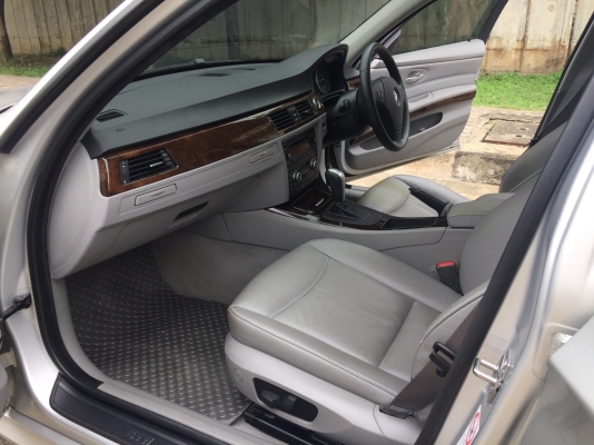 bmw 320d v-shape สีเทา ปี 2010 รถสวยไมล์แท้ วิ่งน้อยมาก ราคาสบายกระเป๋า