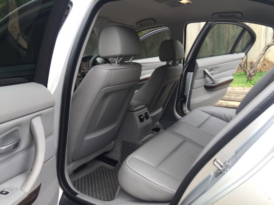 bmw 320d v-shape สีเทา ปี 2010 รถสวยไมล์แท้ วิ่งน้อยมาก ราคาสบายกระเป๋า