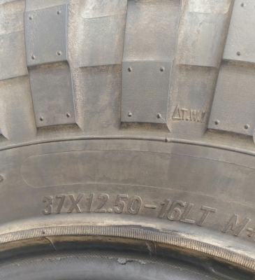 ขายยาง MAXXIS 8060 ขนาด 37x12.5 R 16 สวยๆ