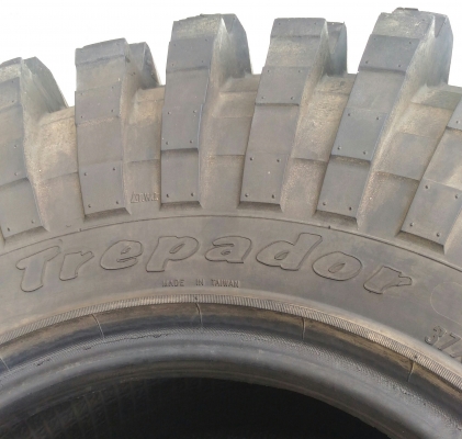 ขายยาง MAXXIS 8060 ขนาด 37x12.5 R 16 สวยๆ