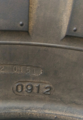 ขายยาง MAXXIS 8060 ขนาด 37x12.5 R 16 สวยๆ